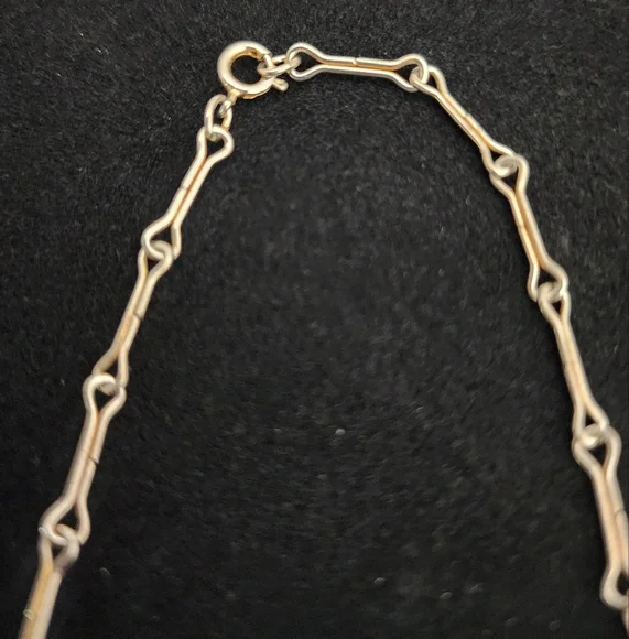 SE37 Elegant Silver Color Bone Shaped Chain Necklace - Picture 2 of 7